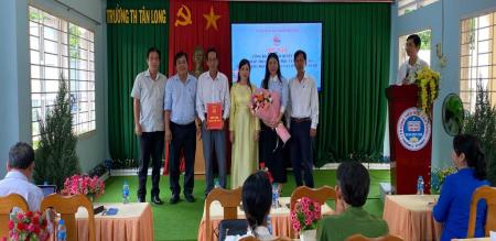 CÔNG BỐ QUYẾT ĐỊNH SÁT NHẬP TRƯỜNG TIỂU HỌC TÂN HƯNG VÀ TRƯỜNG TIỂU HỌC TÂN LONG CÔNG BỐ QUYẾT ĐỊNH SÁT NHẬP TRƯỜNG TIỂU HỌC TÂN HƯNG VÀ TRƯỜNG TIỂU HỌC TÂN LONG