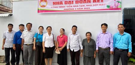 BAN CHỈ ĐẠO XOÁ NHÀ TẠM, NHÀ ĐỘT NÁT PHƯỜNG 3 TỔ CHỨC LỄ BÀN GIAO NHÀ BAN CHỈ ĐẠO XOÁ NHÀ TẠM, NHÀ ĐỘT NÁT PHƯỜNG 3 TỔ CHỨC LỄ BÀN GIAO NHÀ